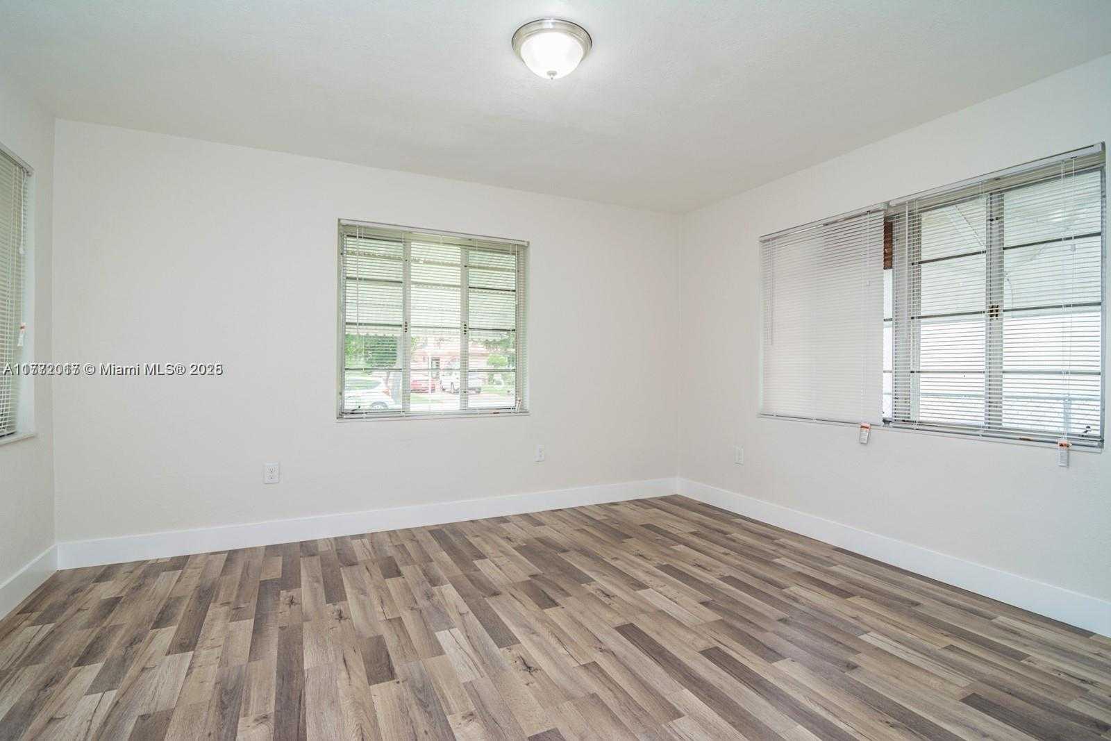 Small Image of 2542 FILLMORE ST, Hollywood Number 13