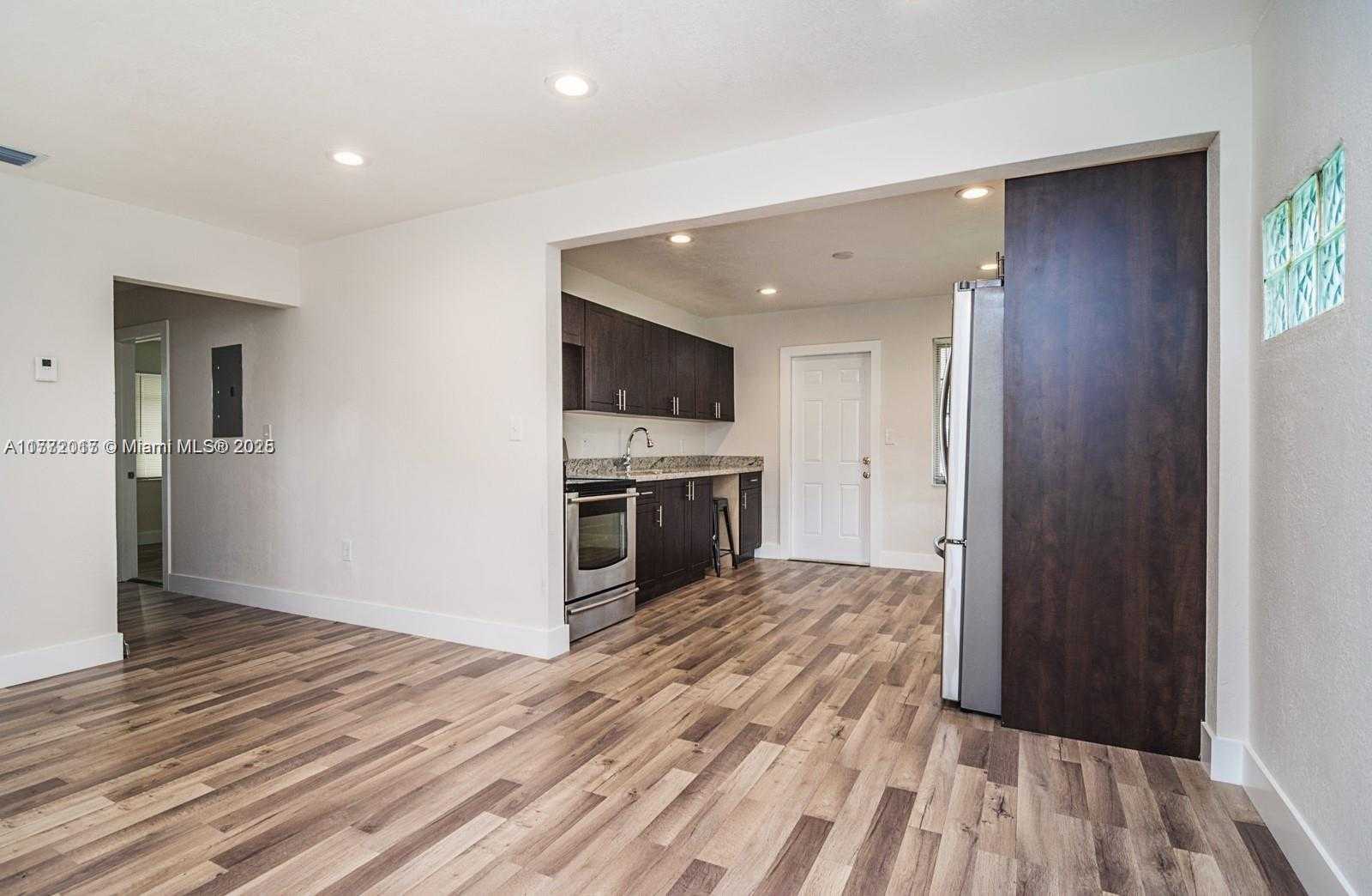 Small Image of 2542 FILLMORE ST, Hollywood Number 9