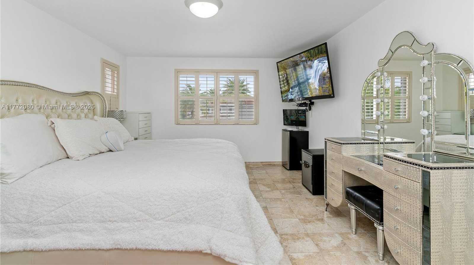 Small Image of 4491 FOXTAIL LN, Weston Number 23