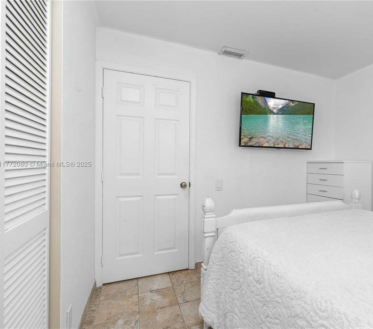Small Image of 4491 FOXTAIL LN, Weston Number 32