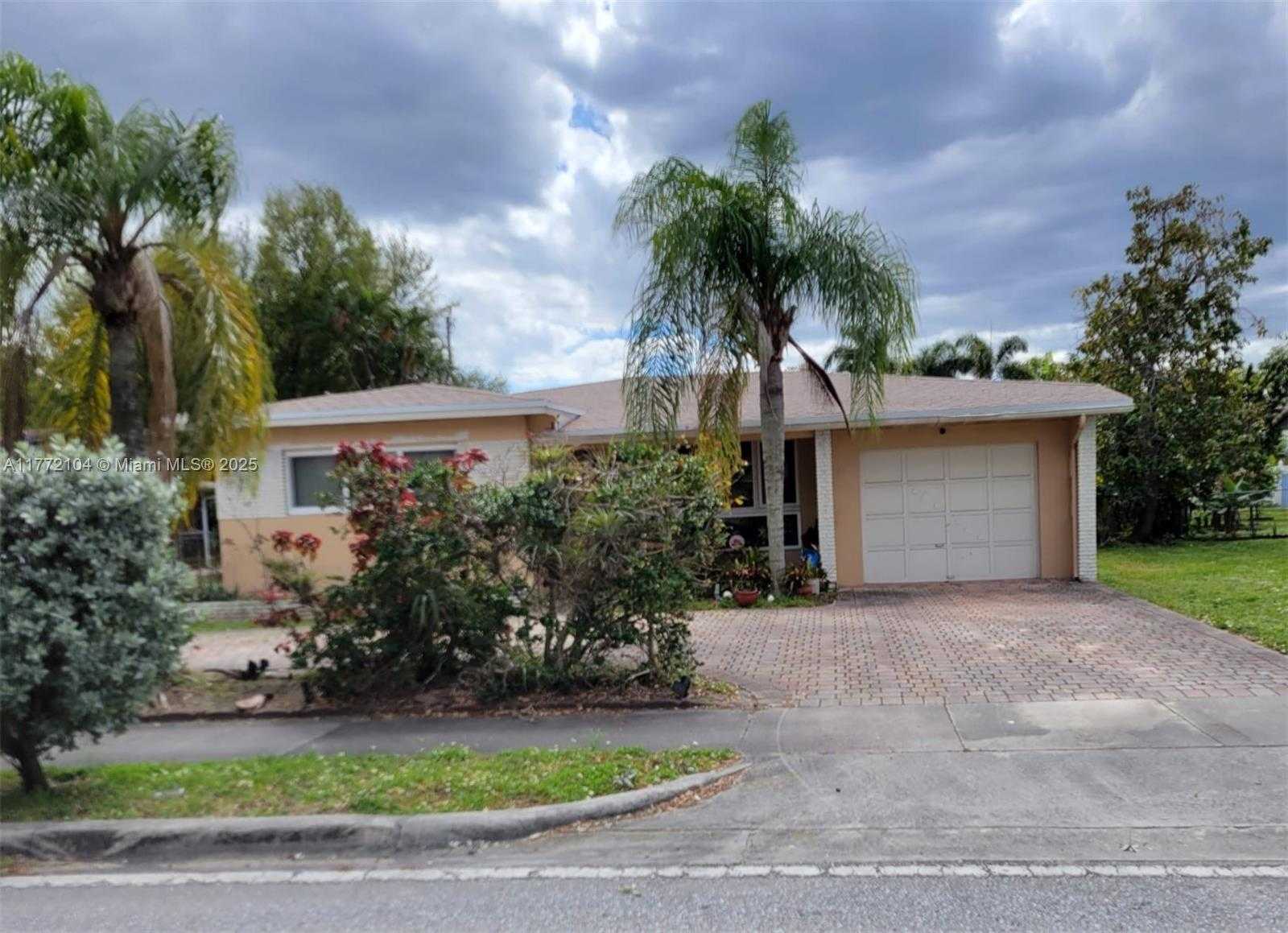 Small Image of 4014 JOHNSON ST, Hollywood Number 10