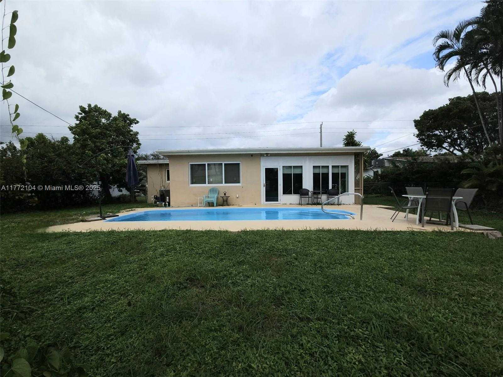 Small Image of 4014 JOHNSON ST, Hollywood Number 6