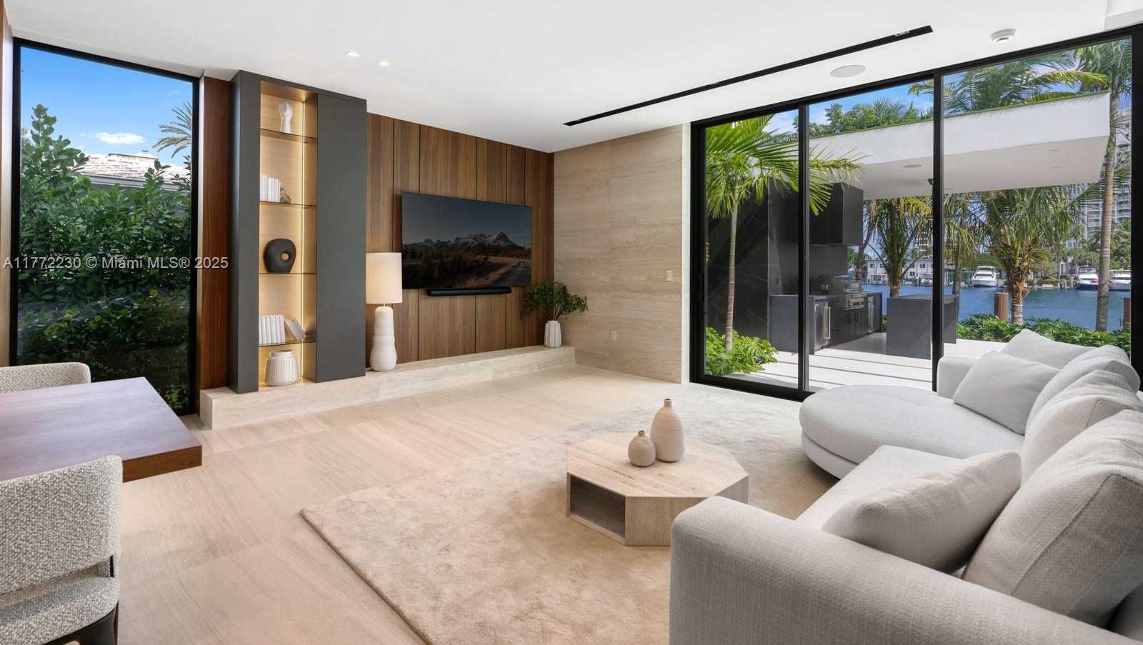 Small Image of 5515 PINE TREE DR, Miami Beach Number 10