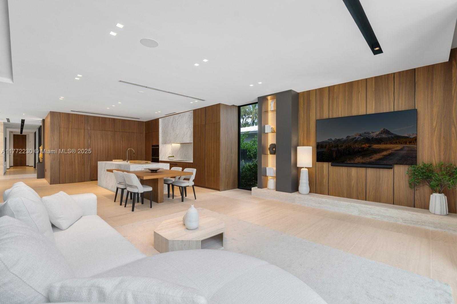 Small Image of 5515 PINE TREE DR, Miami Beach Number 11