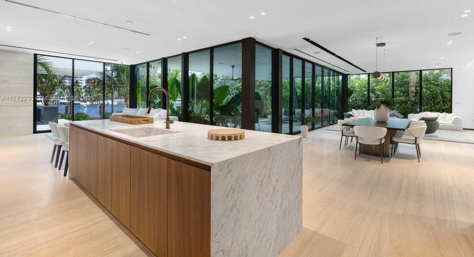 Small Image of 5515 PINE TREE DR, Miami Beach Number 13