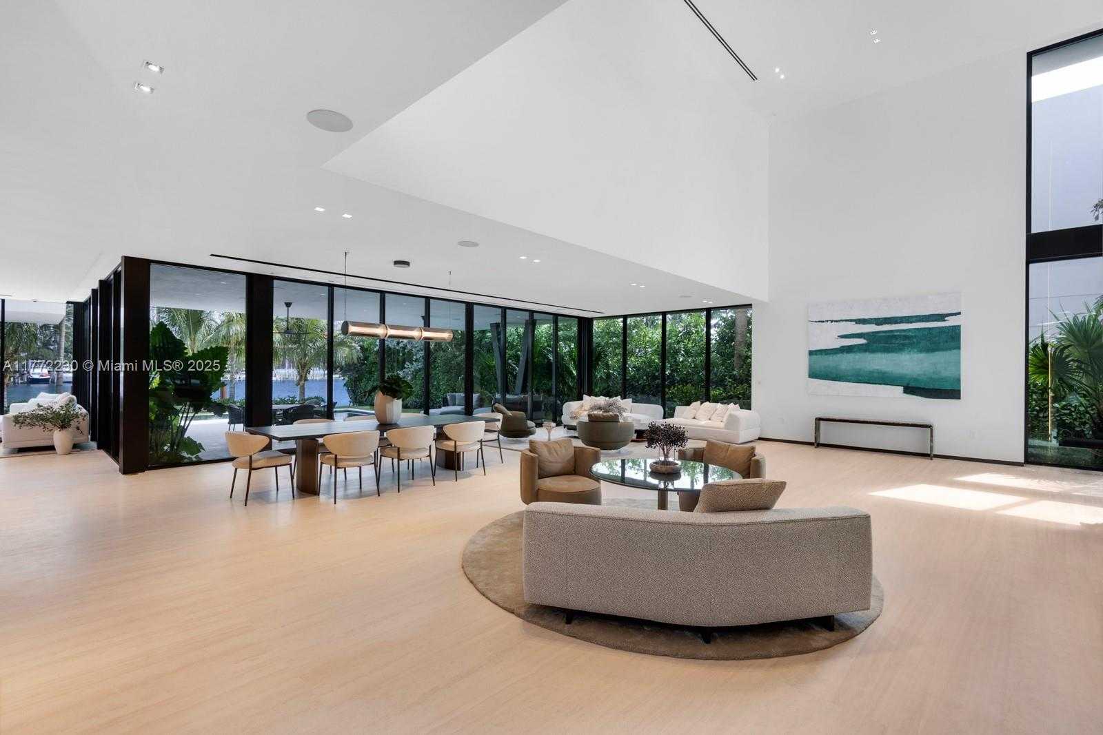 Small Image of 5515 PINE TREE DR, Miami Beach Number 14