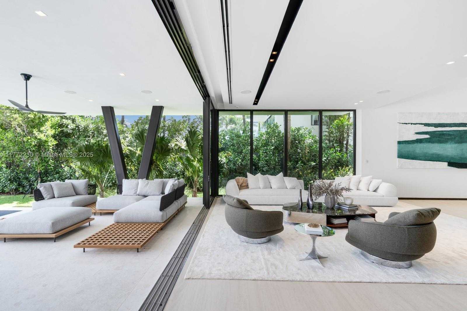 Small Image of 5515 PINE TREE DR, Miami Beach Number 16