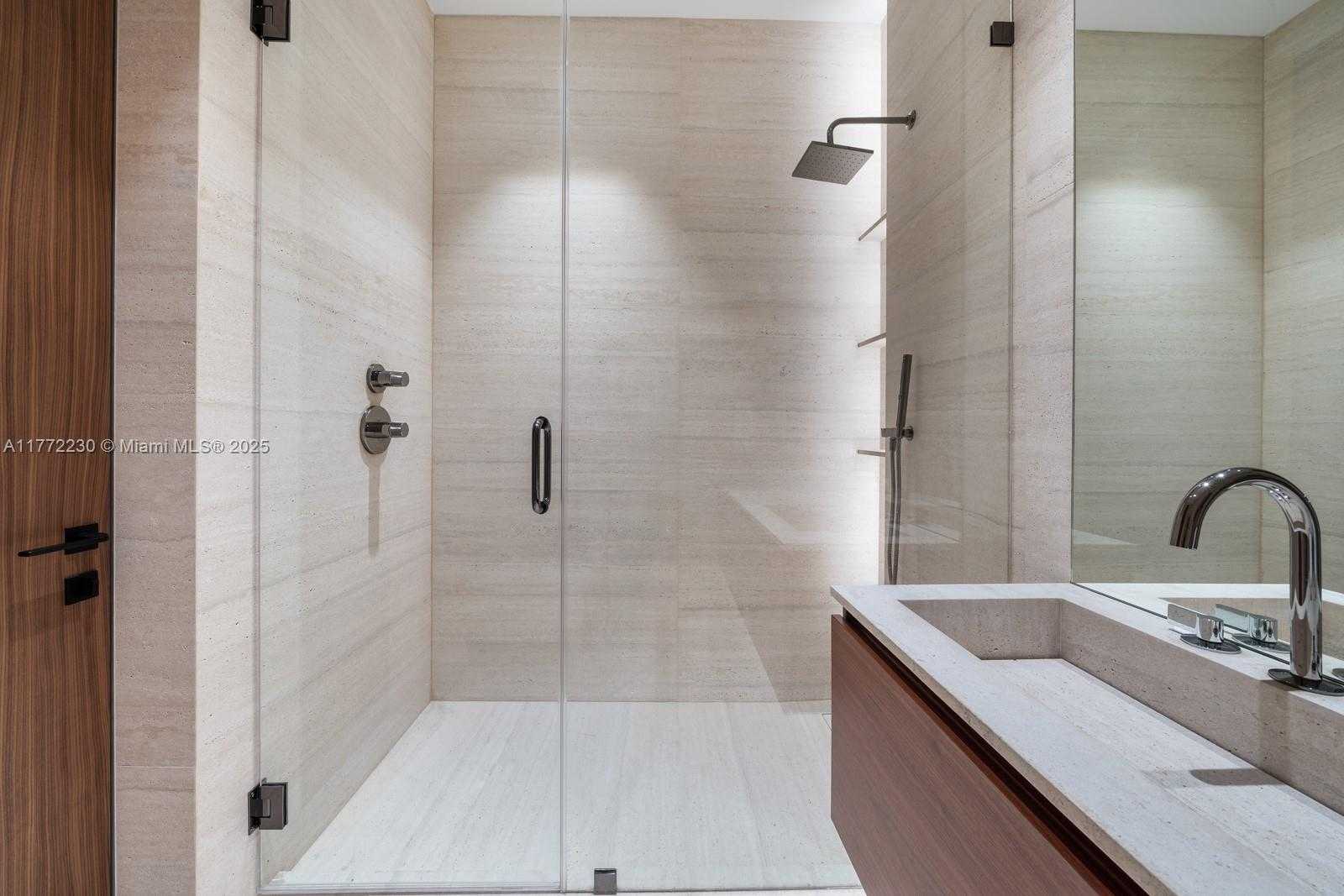 Small Image of 5515 PINE TREE DR, Miami Beach Number 27