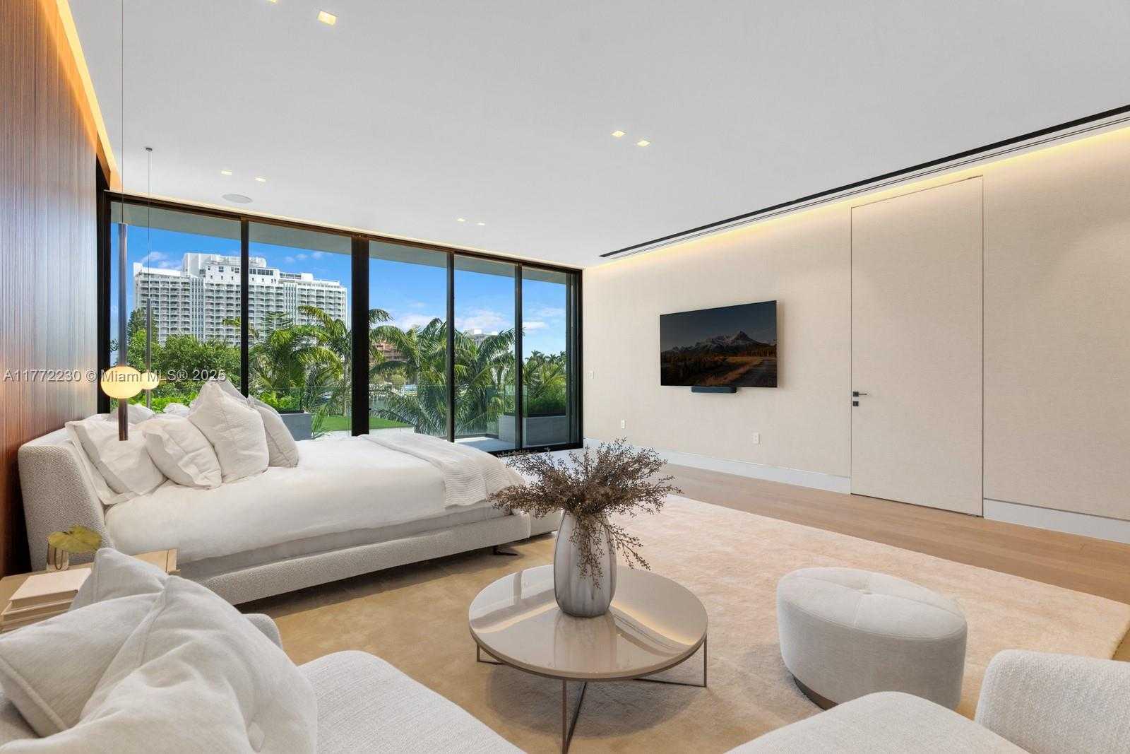 Small Image of 5515 PINE TREE DR, Miami Beach Number 30