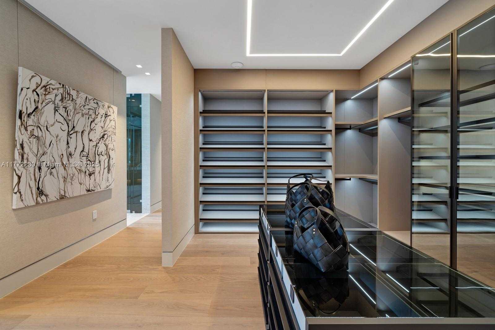 Small Image of 5515 PINE TREE DR, Miami Beach Number 36