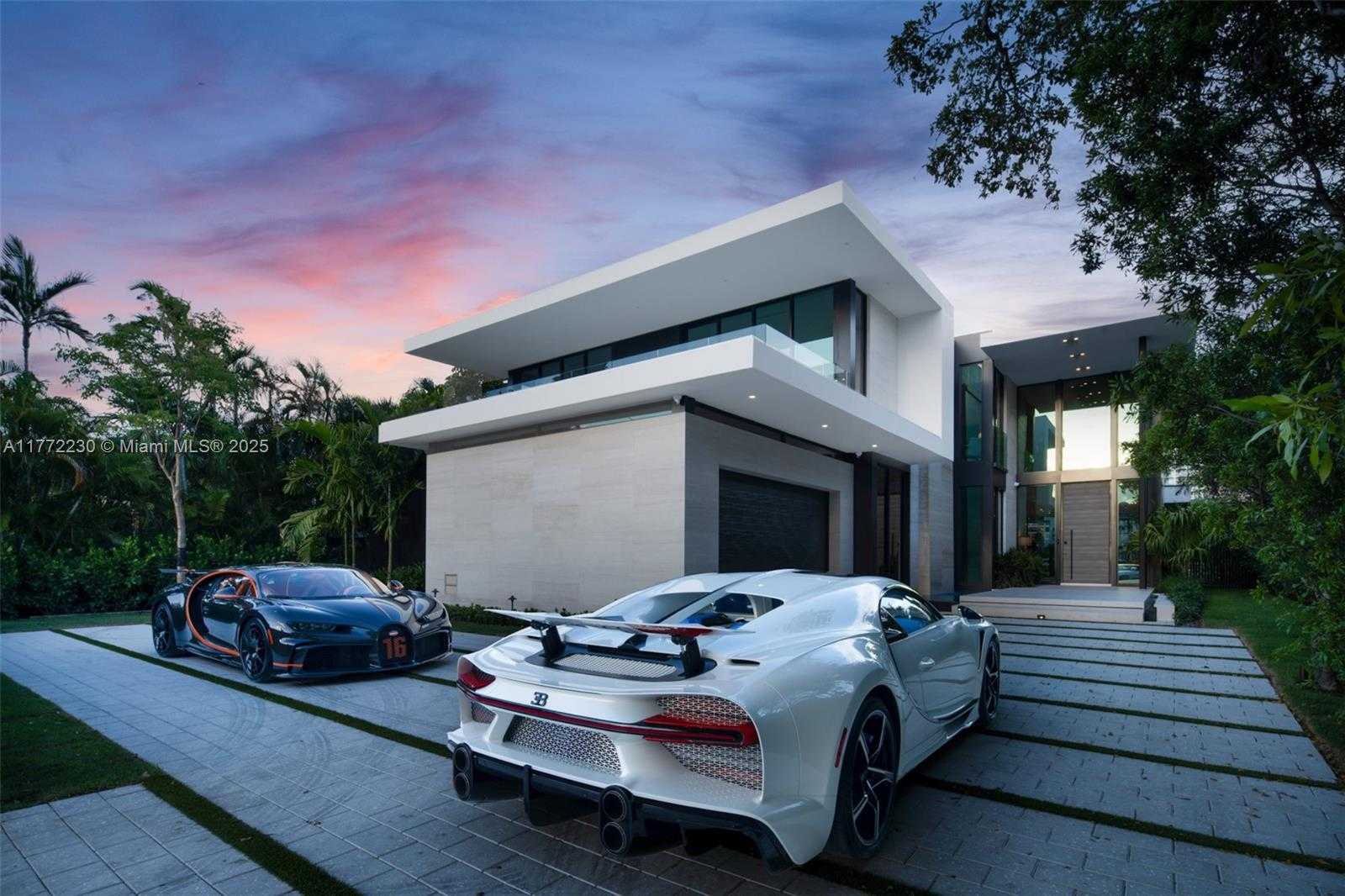 Small Image of 5515 PINE TREE DR, Miami Beach Number 4