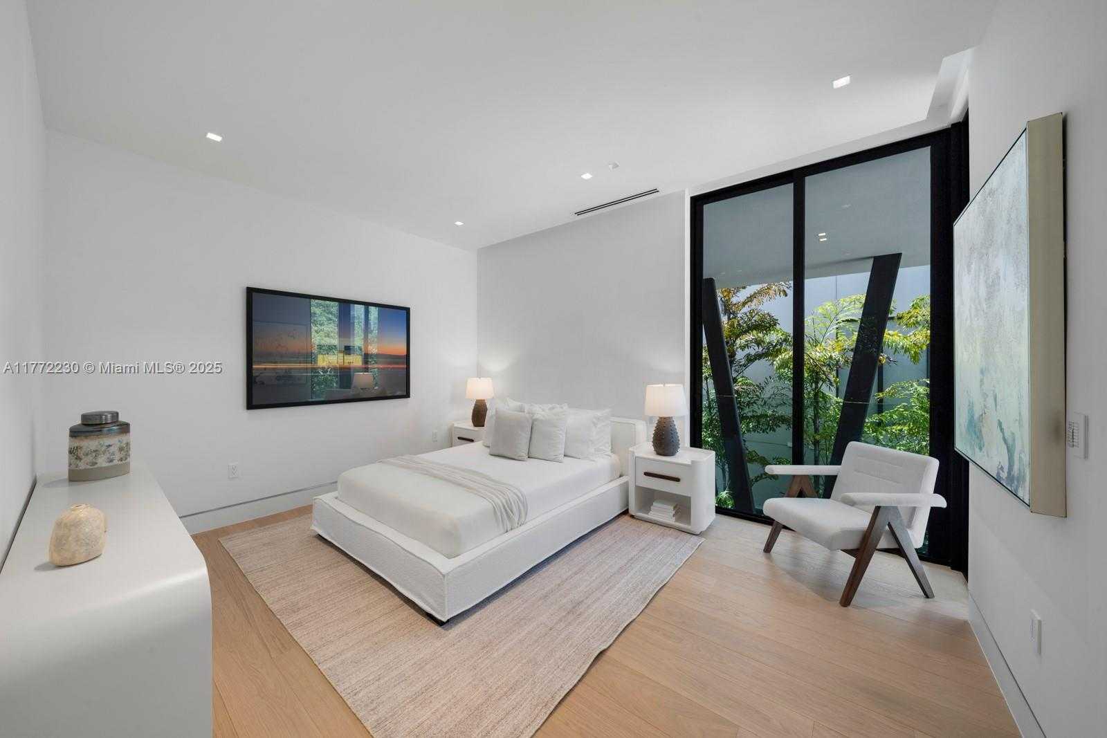 Small Image of 5515 PINE TREE DR, Miami Beach Number 40