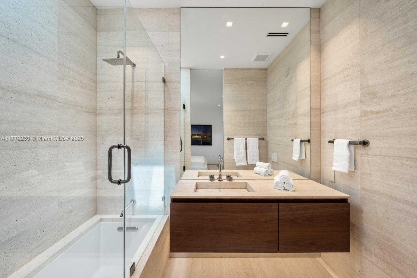 Small Image of 5515 PINE TREE DR, Miami Beach Number 41