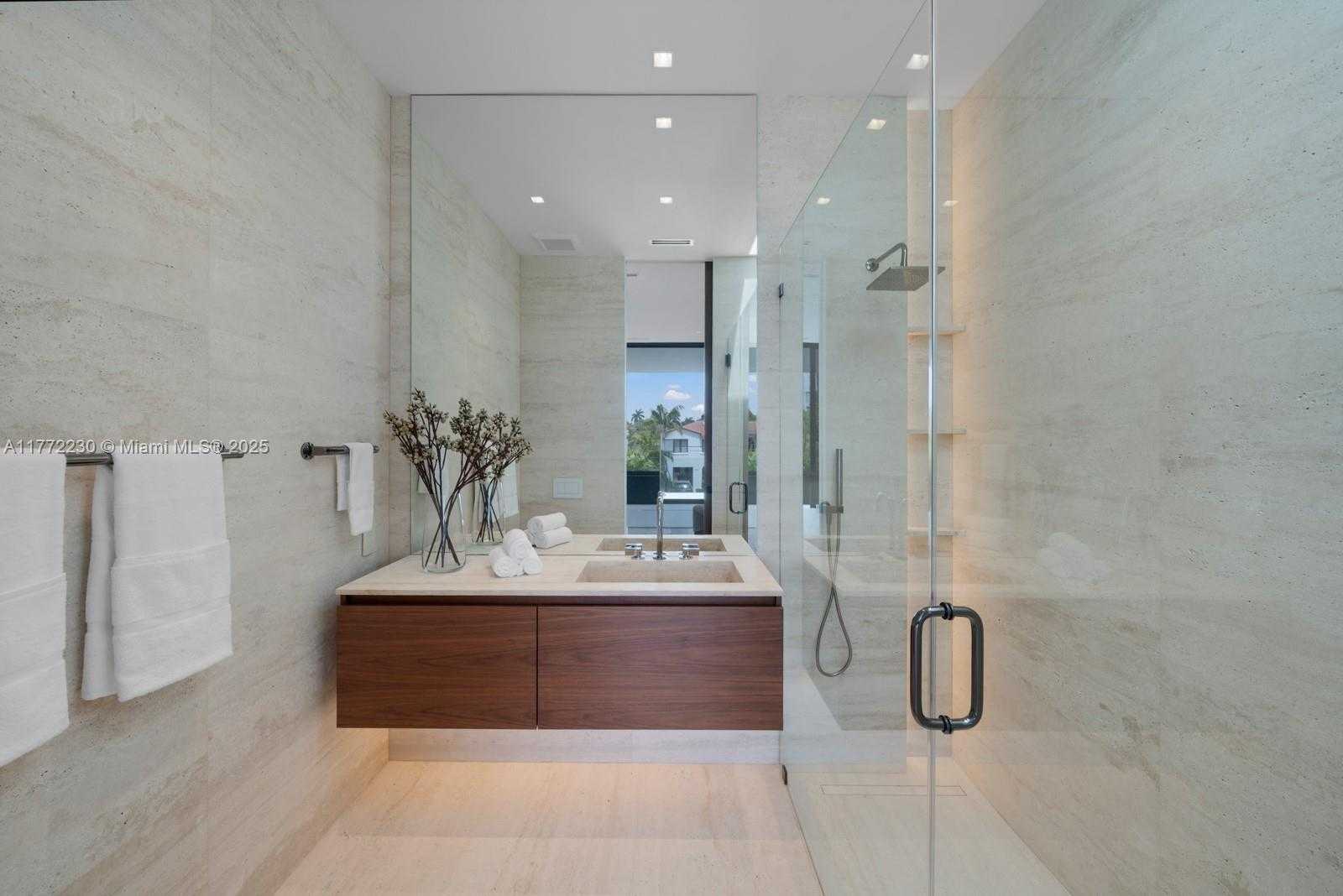 Small Image of 5515 PINE TREE DR, Miami Beach Number 43