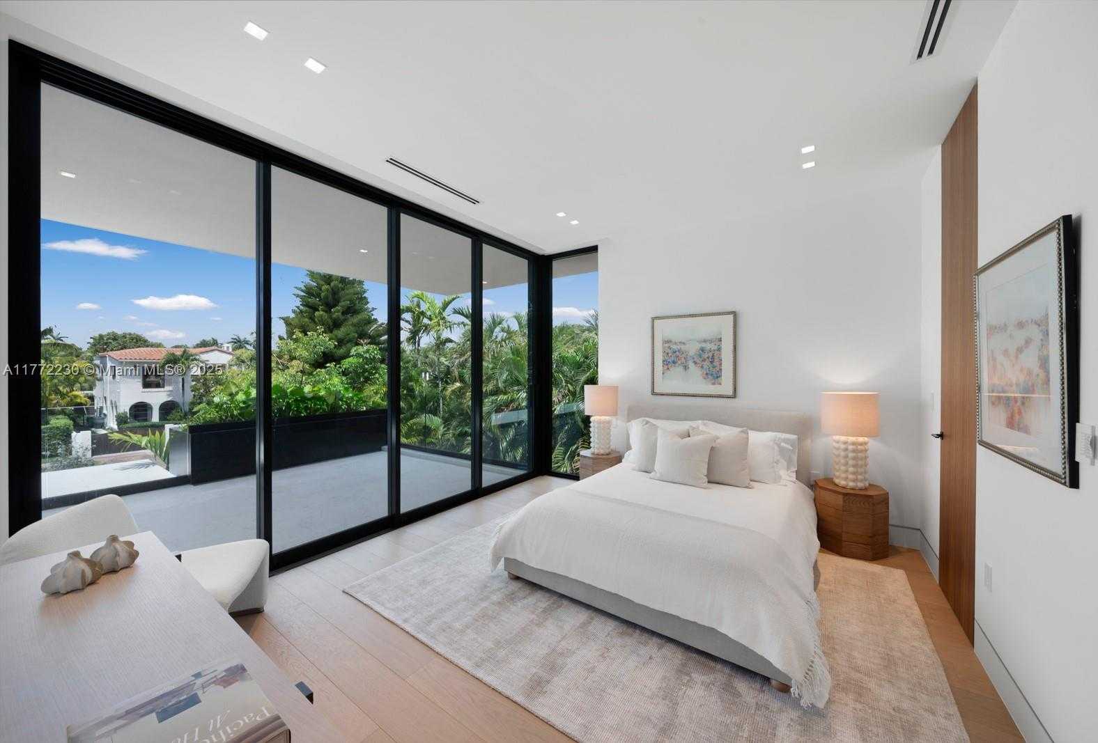 Small Image of 5515 PINE TREE DR, Miami Beach Number 45