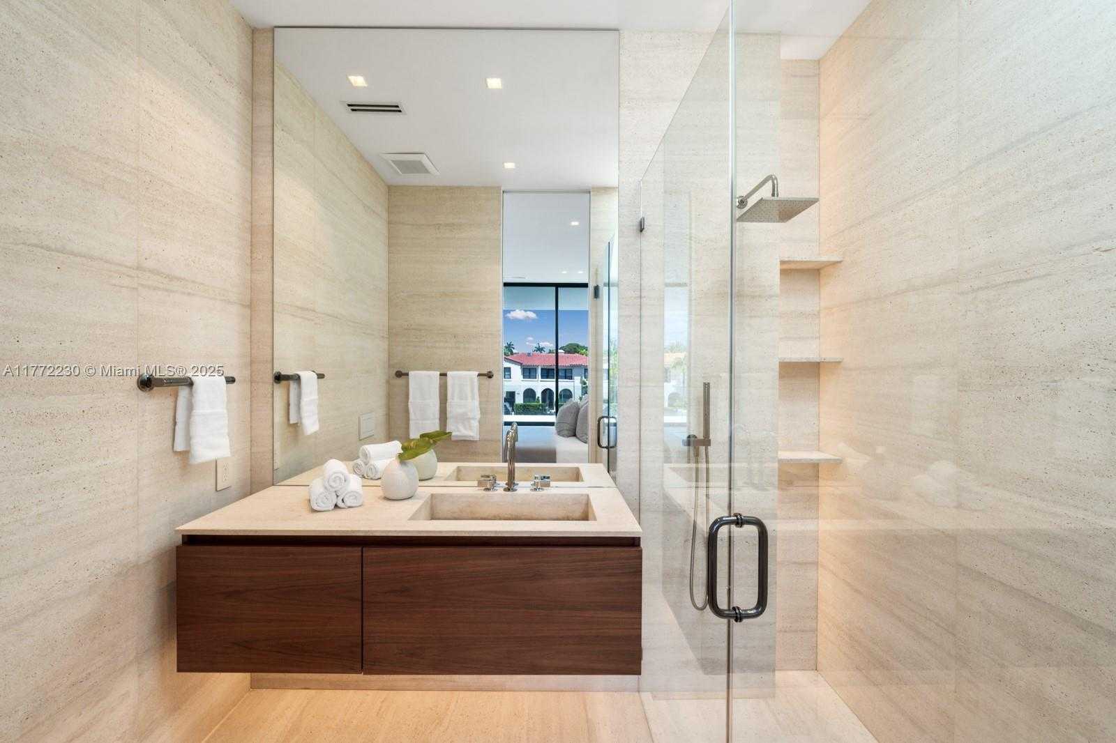 Small Image of 5515 PINE TREE DR, Miami Beach Number 46