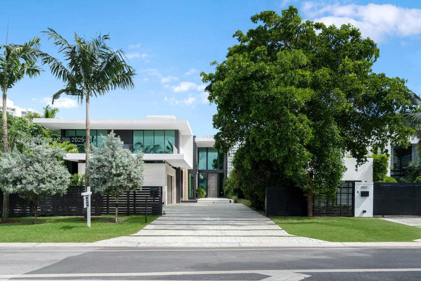 Small Image of 5515 PINE TREE DR, Miami Beach Number 49