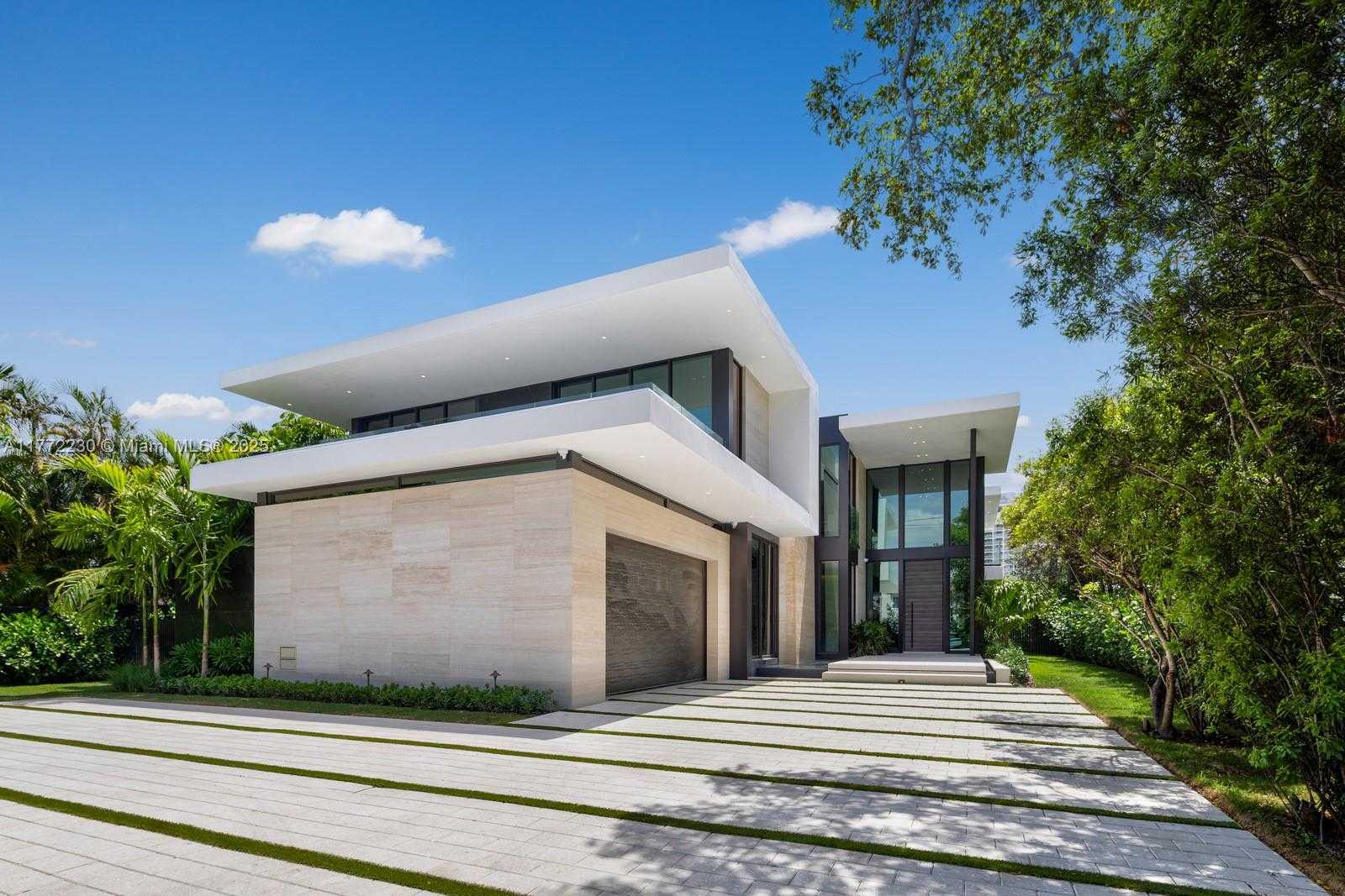 Small Image of 5515 PINE TREE DR, Miami Beach Number 5