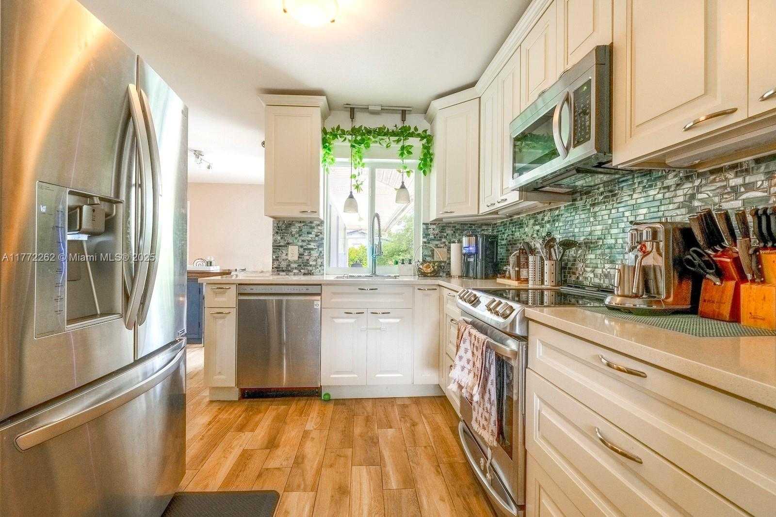 Small Image of 4421 NORTH WEST 7TH ST, Coconut Creek Number 5