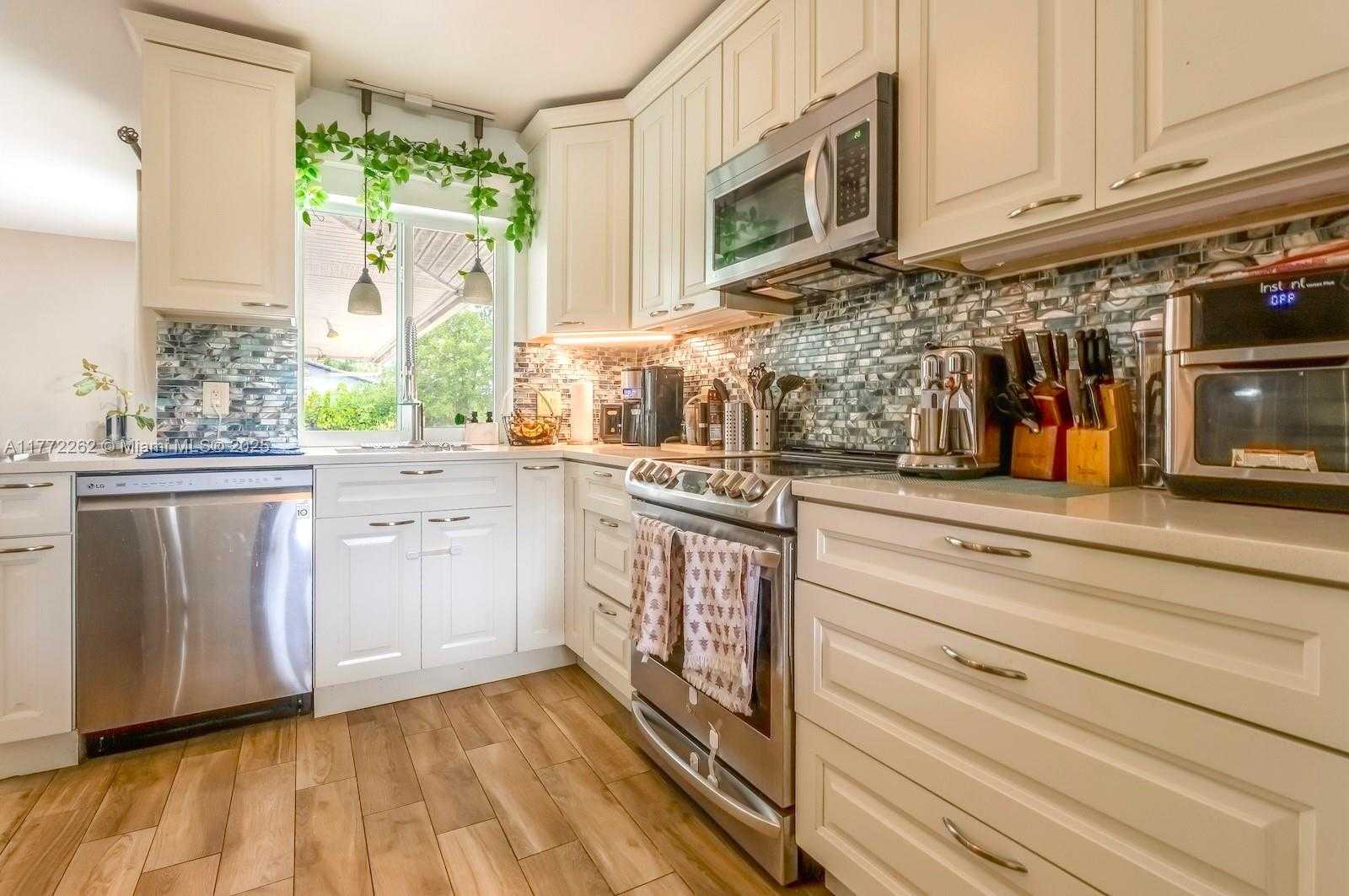 Small Image of 4421 NORTH WEST 7TH ST, Coconut Creek Number 6