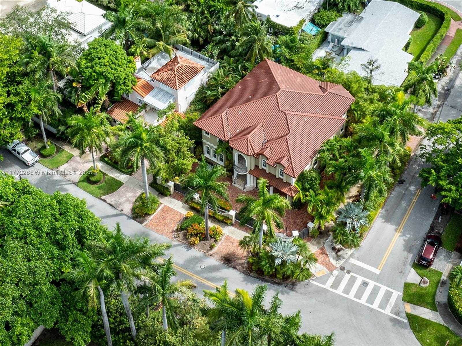 Small Image of 4501 NORTH BAY RD, Miami Beach Number 8