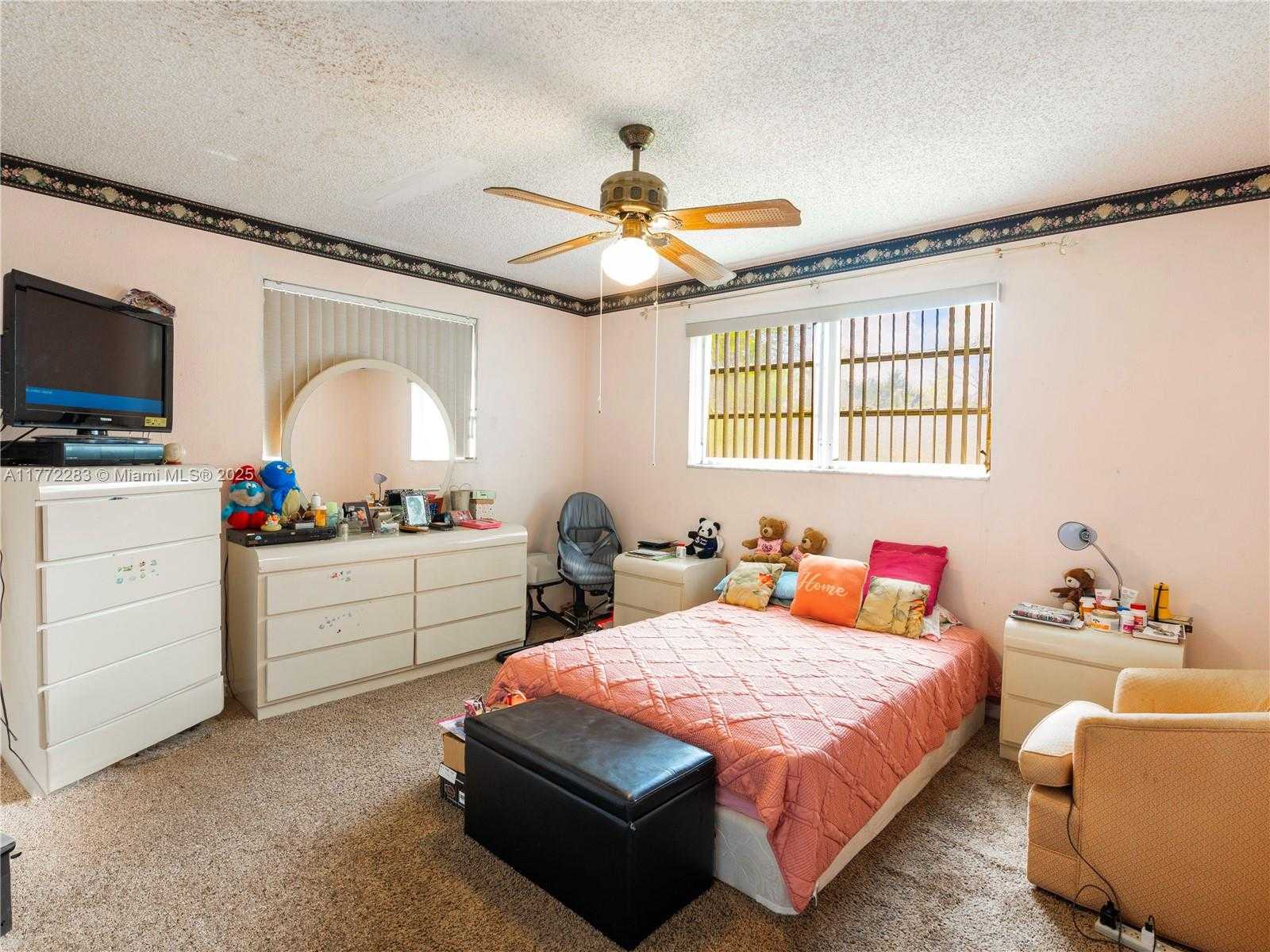Small Image of 1081 NORTH EAST 160TH TER, North Miami Beach Number 14