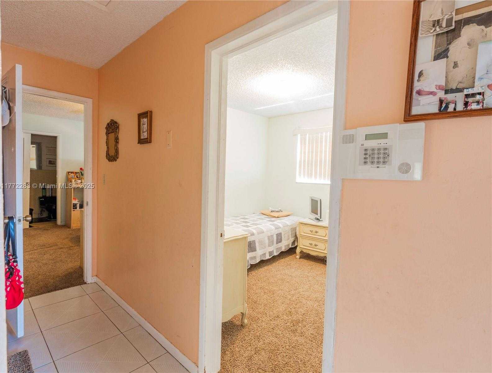 Small Image of 1081 NORTH EAST 160TH TER, North Miami Beach Number 16