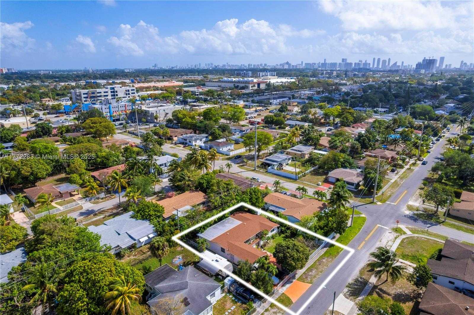 Small Image of 1081 NORTH EAST 160TH TER, North Miami Beach Number 3