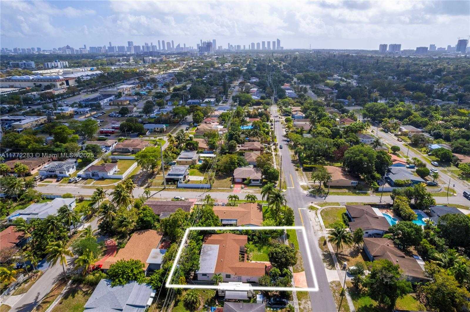 Small Image of 1081 NORTH EAST 160TH TER, North Miami Beach Number 4