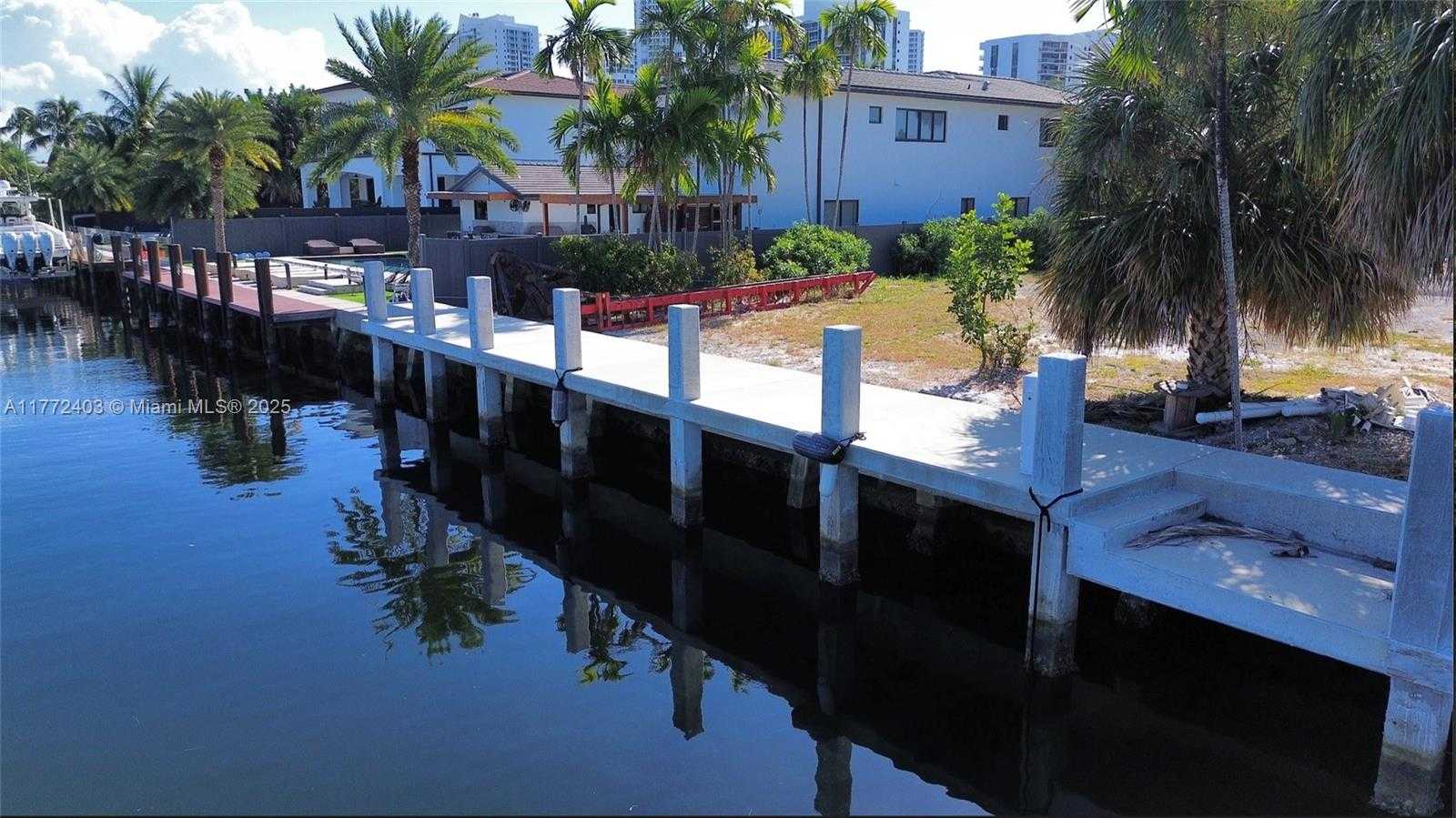 Small Image of 460 HOLIDAY DR, Hallandale Beach Number 18