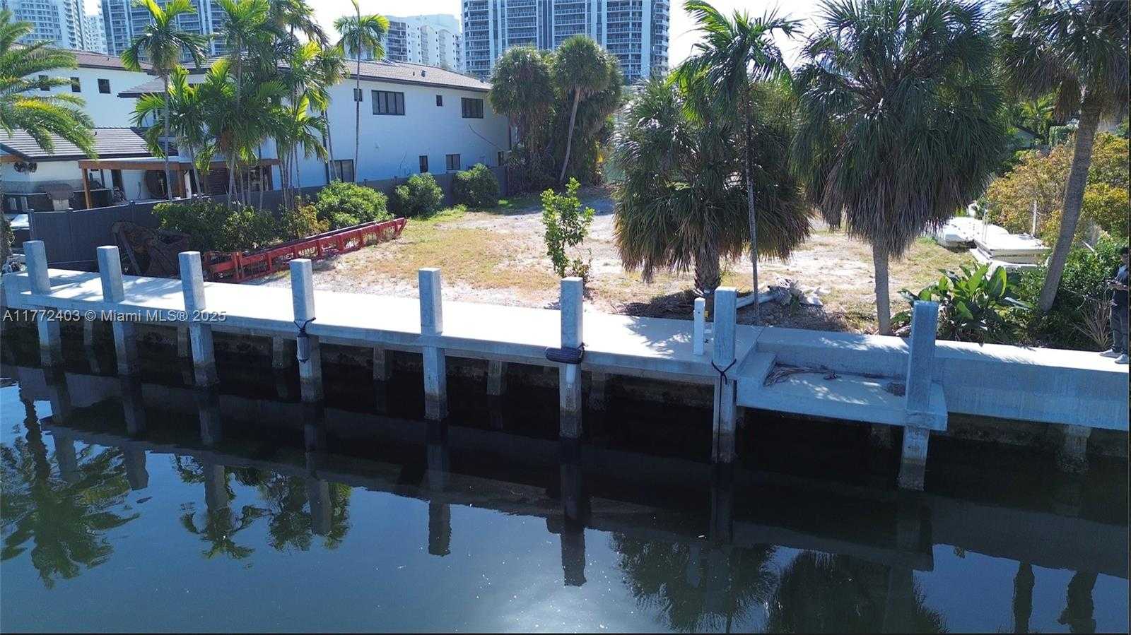 Small Image of 460 HOLIDAY DR, Hallandale Beach Number 19