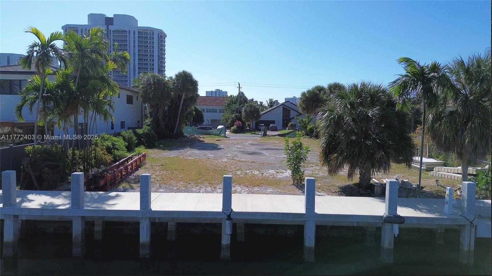 Small Image of 460 HOLIDAY DR, Hallandale Beach Number 20