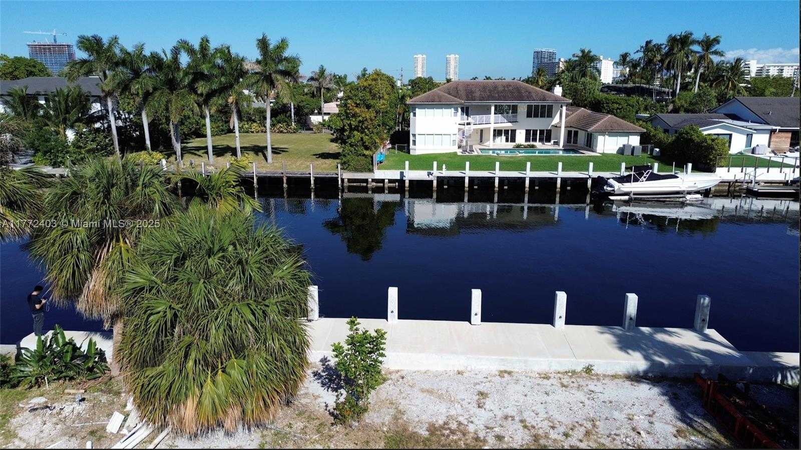 Small Image of 460 HOLIDAY DR, Hallandale Beach Number 21