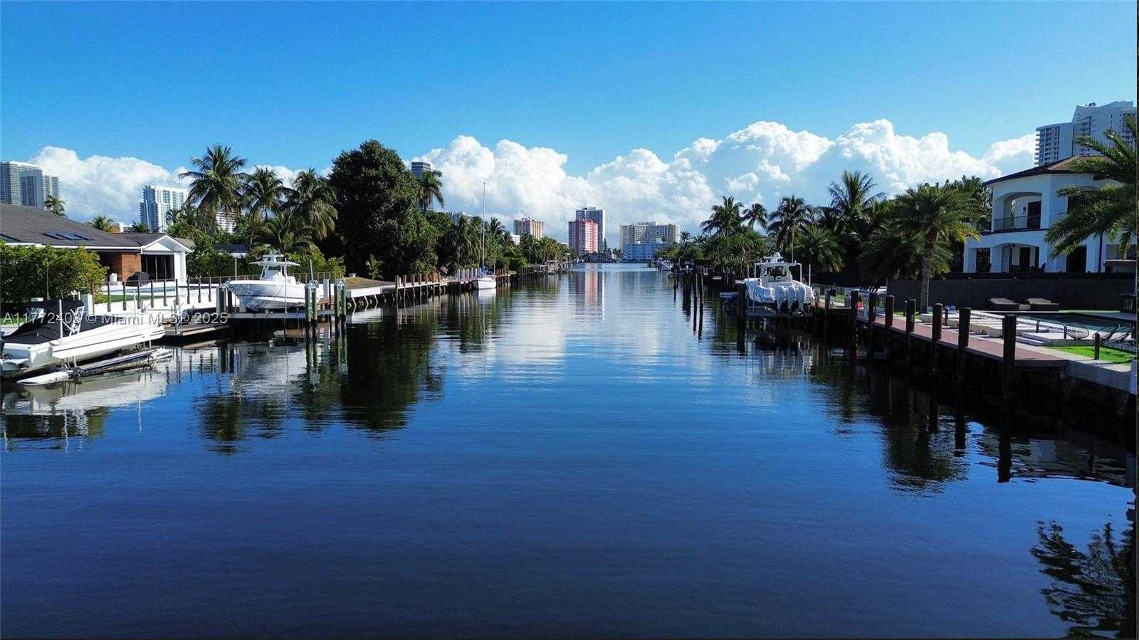 Small Image of 460 HOLIDAY DR, Hallandale Beach Number 23
