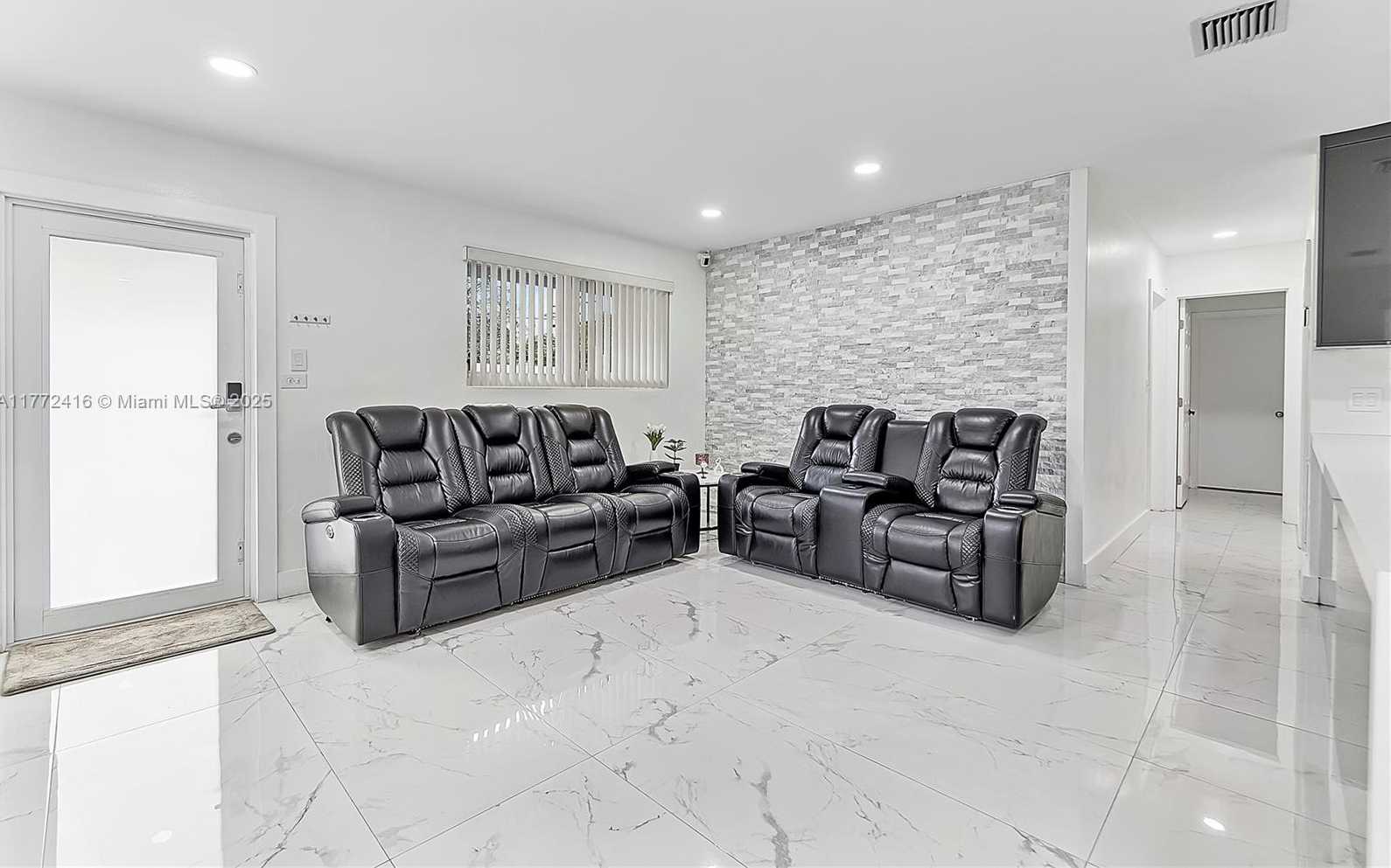 Small Image of 910 NORTH 70TH AVE, Hollywood Number 12