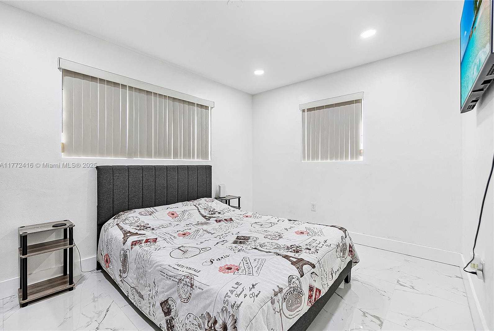 Small Image of 910 NORTH 70TH AVE, Hollywood Number 15