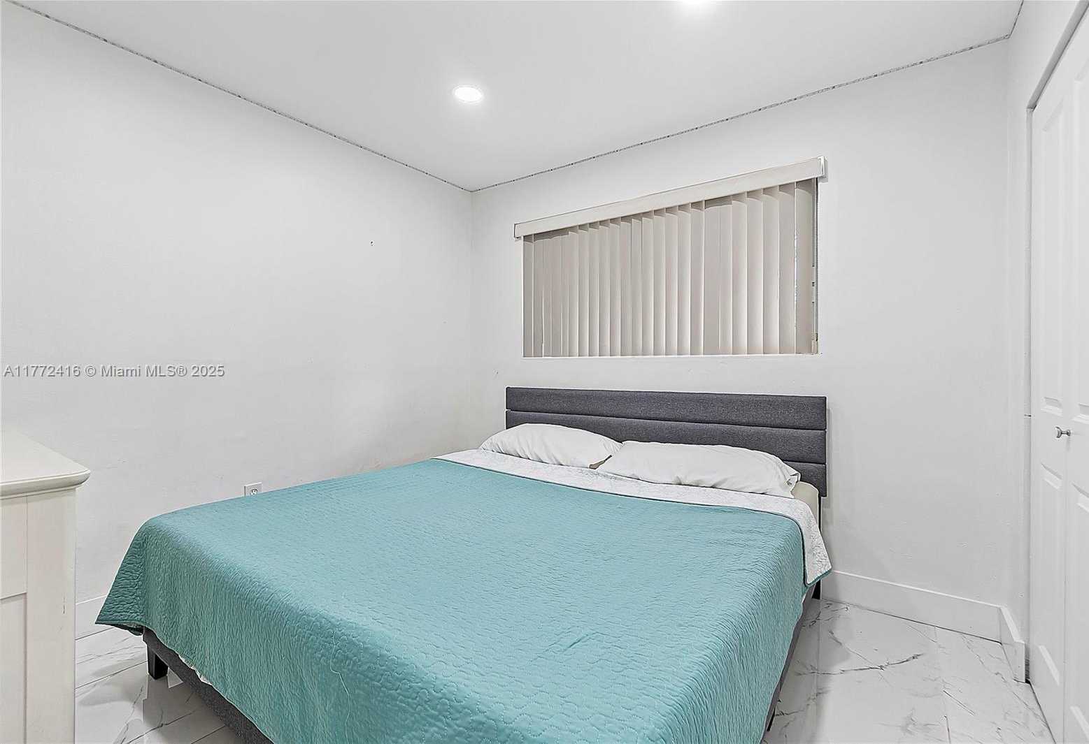 Small Image of 910 NORTH 70TH AVE, Hollywood Number 16