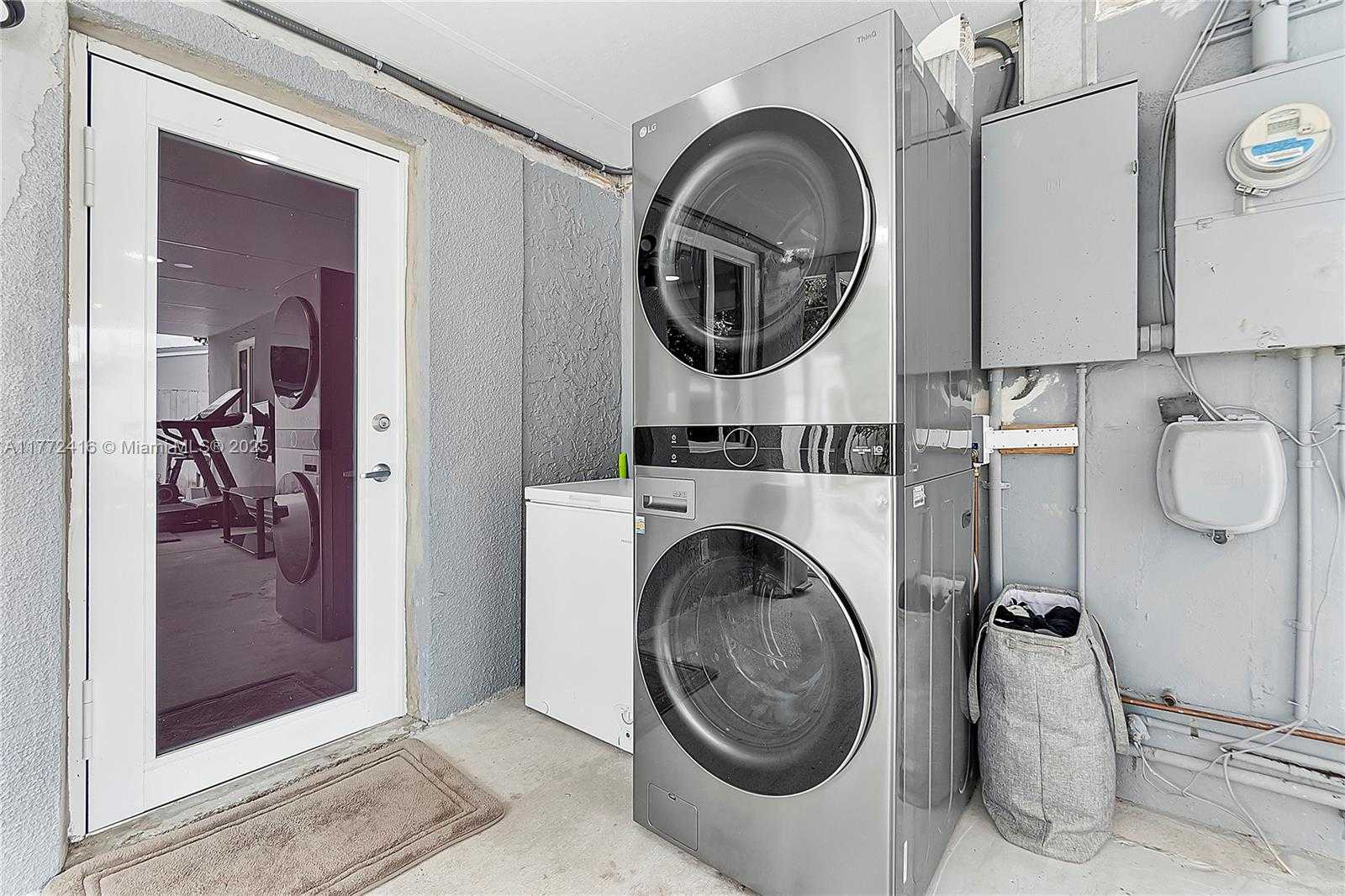 Small Image of 910 NORTH 70TH AVE, Hollywood Number 19