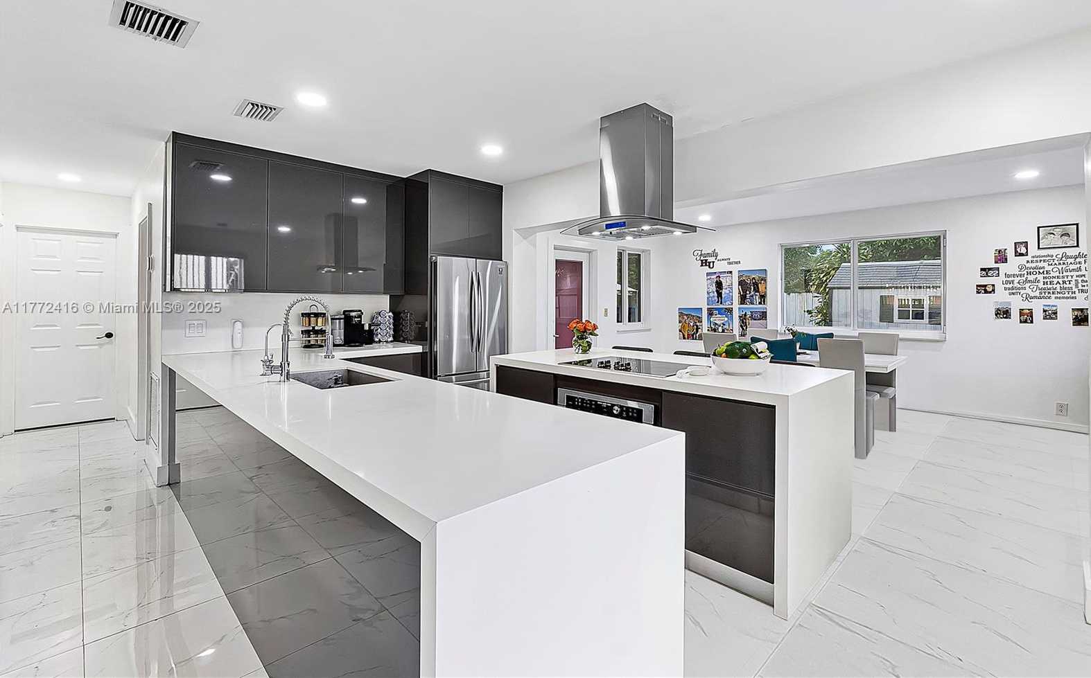 Small Image of 910 NORTH 70TH AVE, Hollywood Number 3
