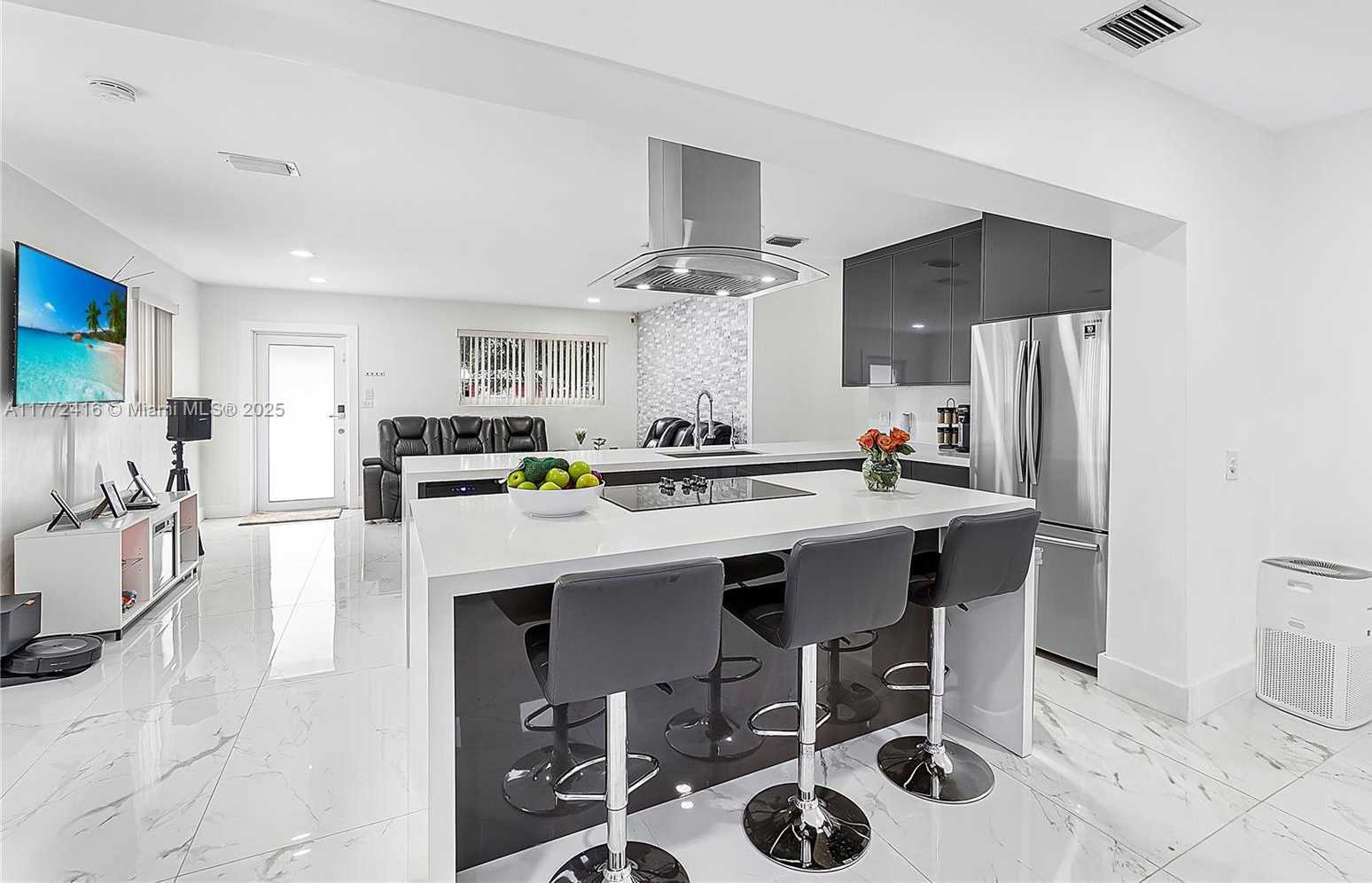 Small Image of 910 NORTH 70TH AVE, Hollywood Number 5