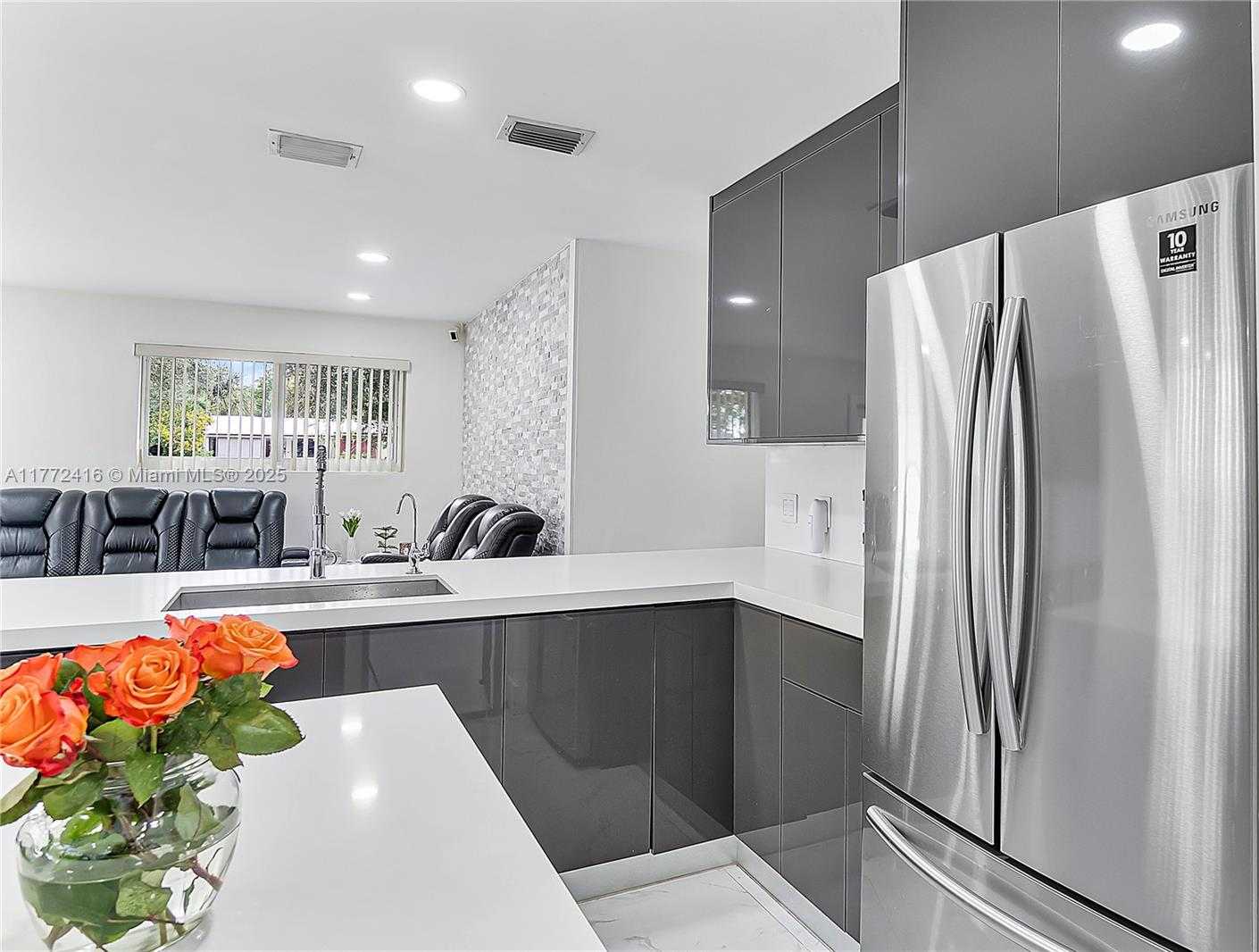 Small Image of 910 NORTH 70TH AVE, Hollywood Number 7