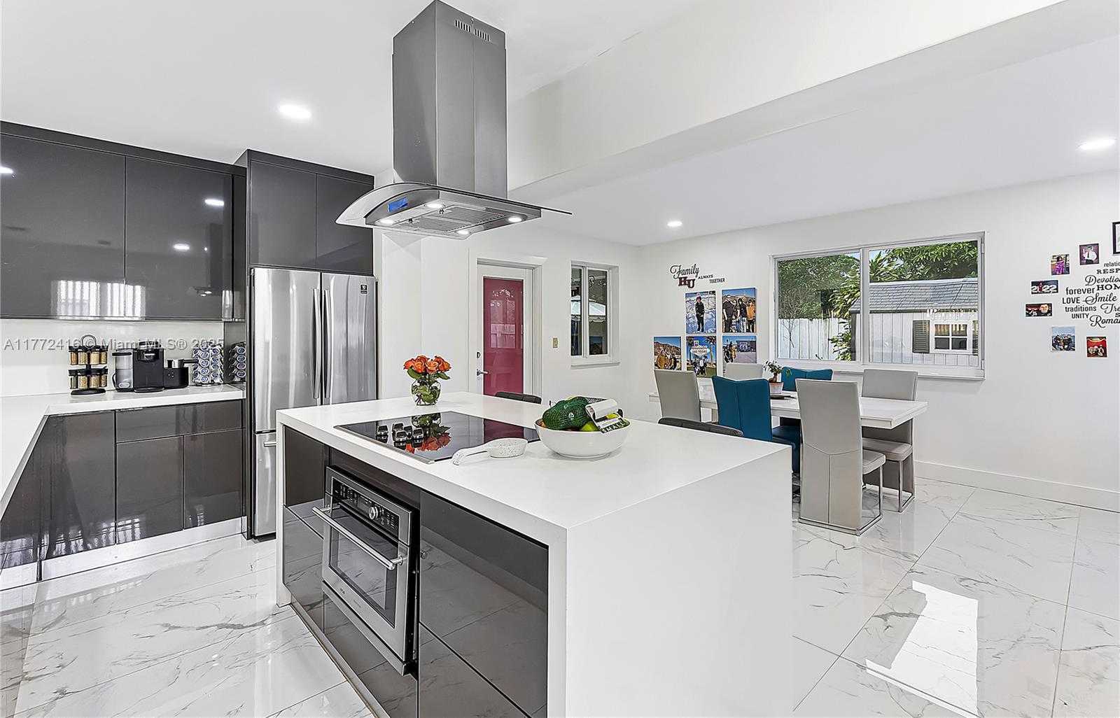 Small Image of 910 NORTH 70TH AVE, Hollywood Number 8