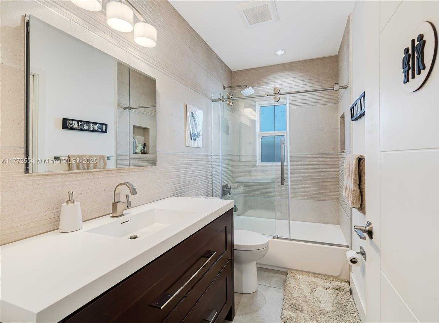 Small Image of 1049 MALAGA AVE, Coral Gables Number 14