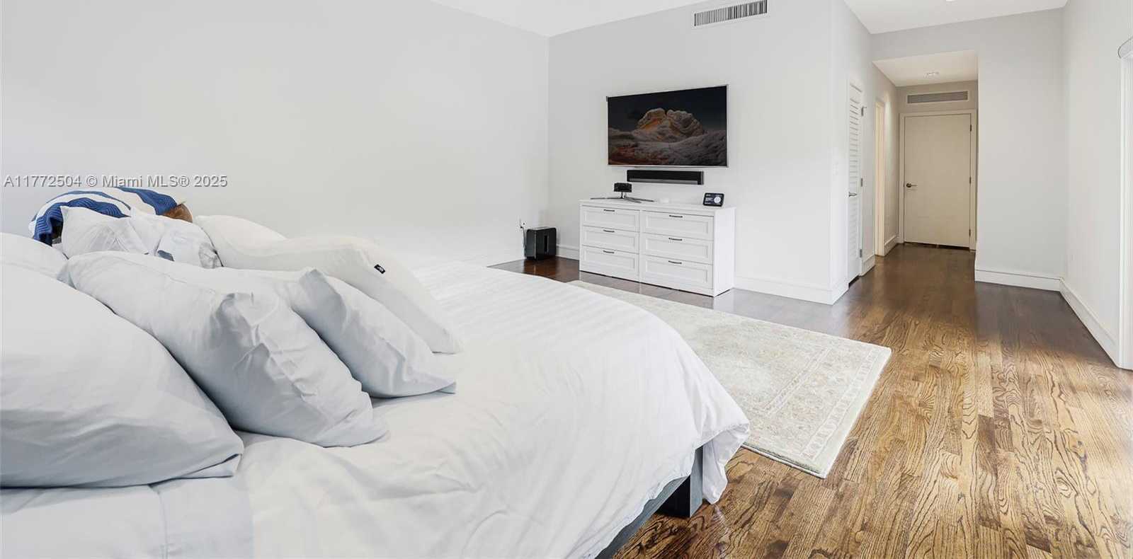 Small Image of 1049 MALAGA AVE, Coral Gables Number 16