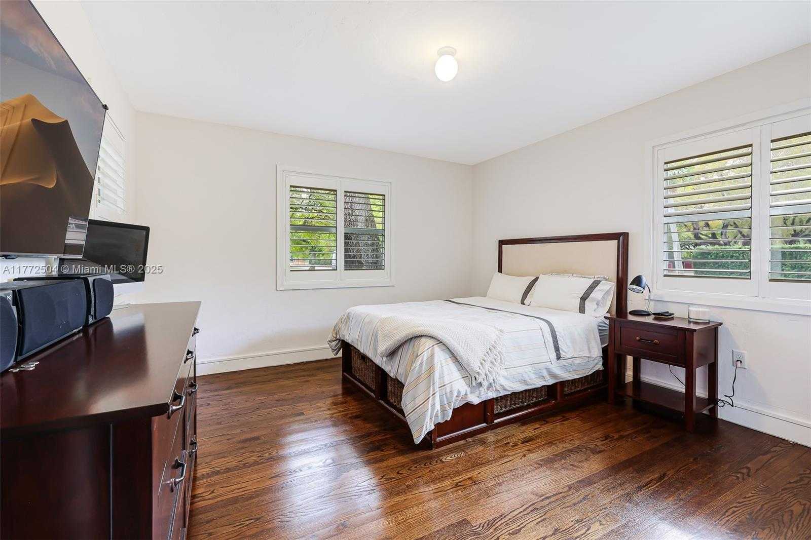 Small Image of 1049 MALAGA AVE, Coral Gables Number 18
