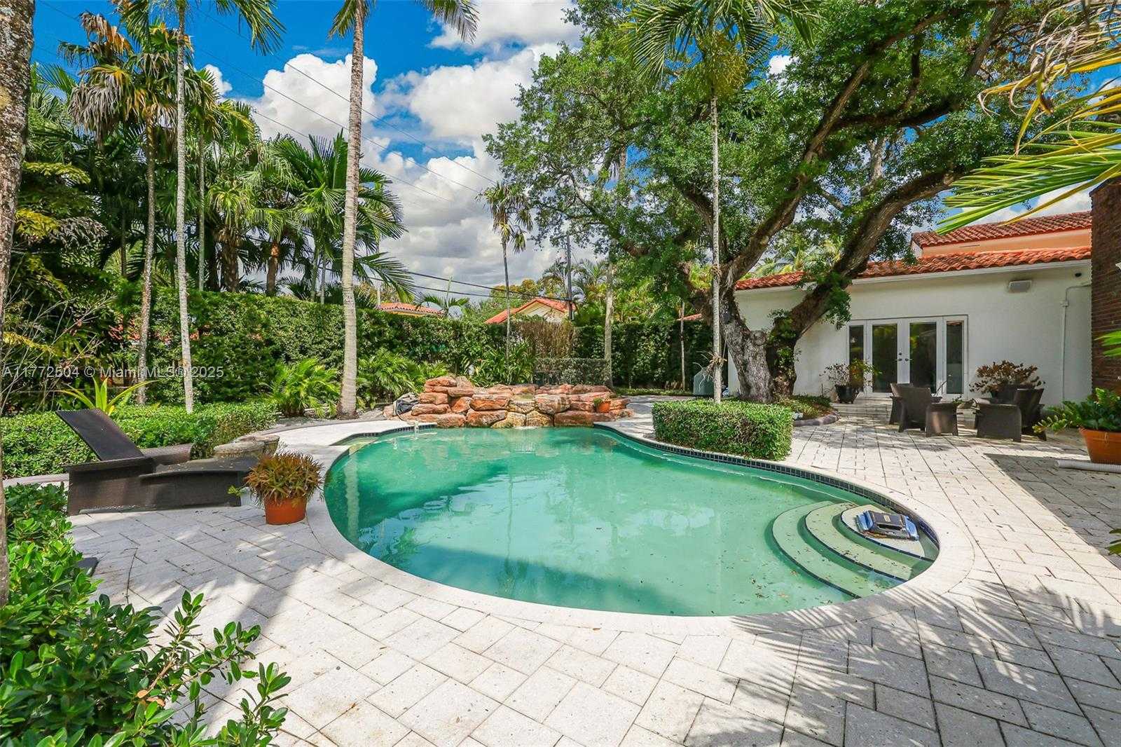Small Image of 1049 MALAGA AVE, Coral Gables Number 22