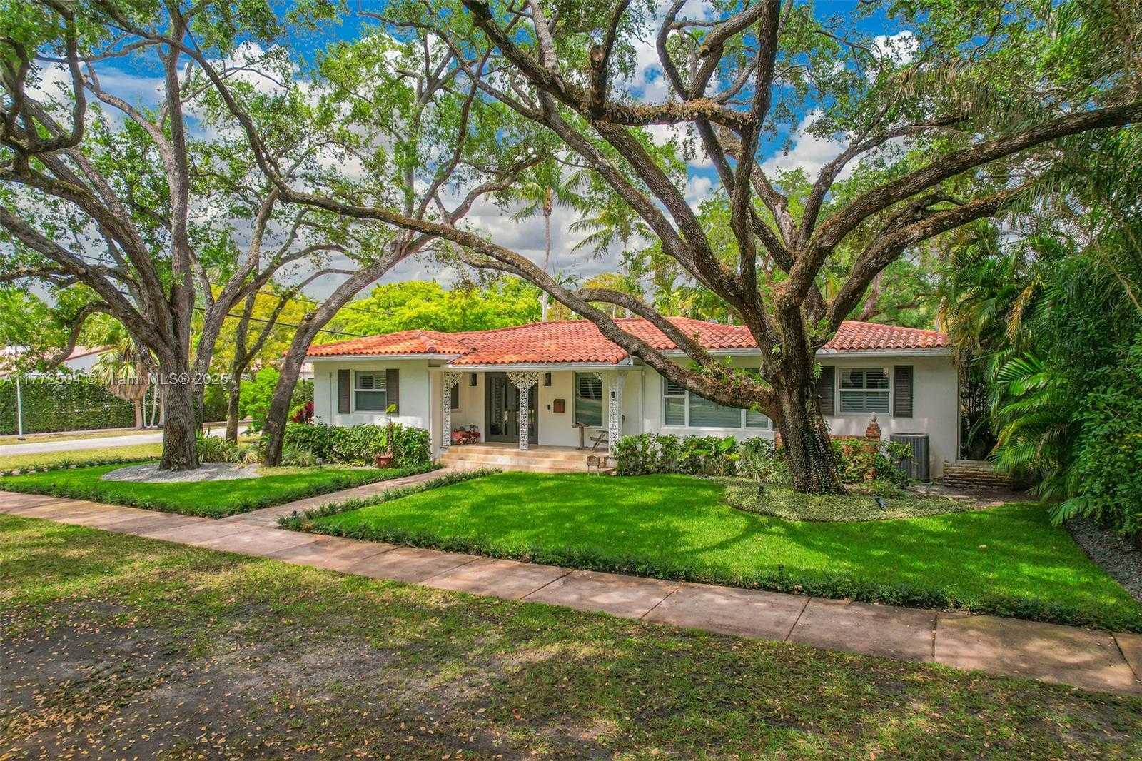 Small Image of 1049 MALAGA AVE, Coral Gables Number 25