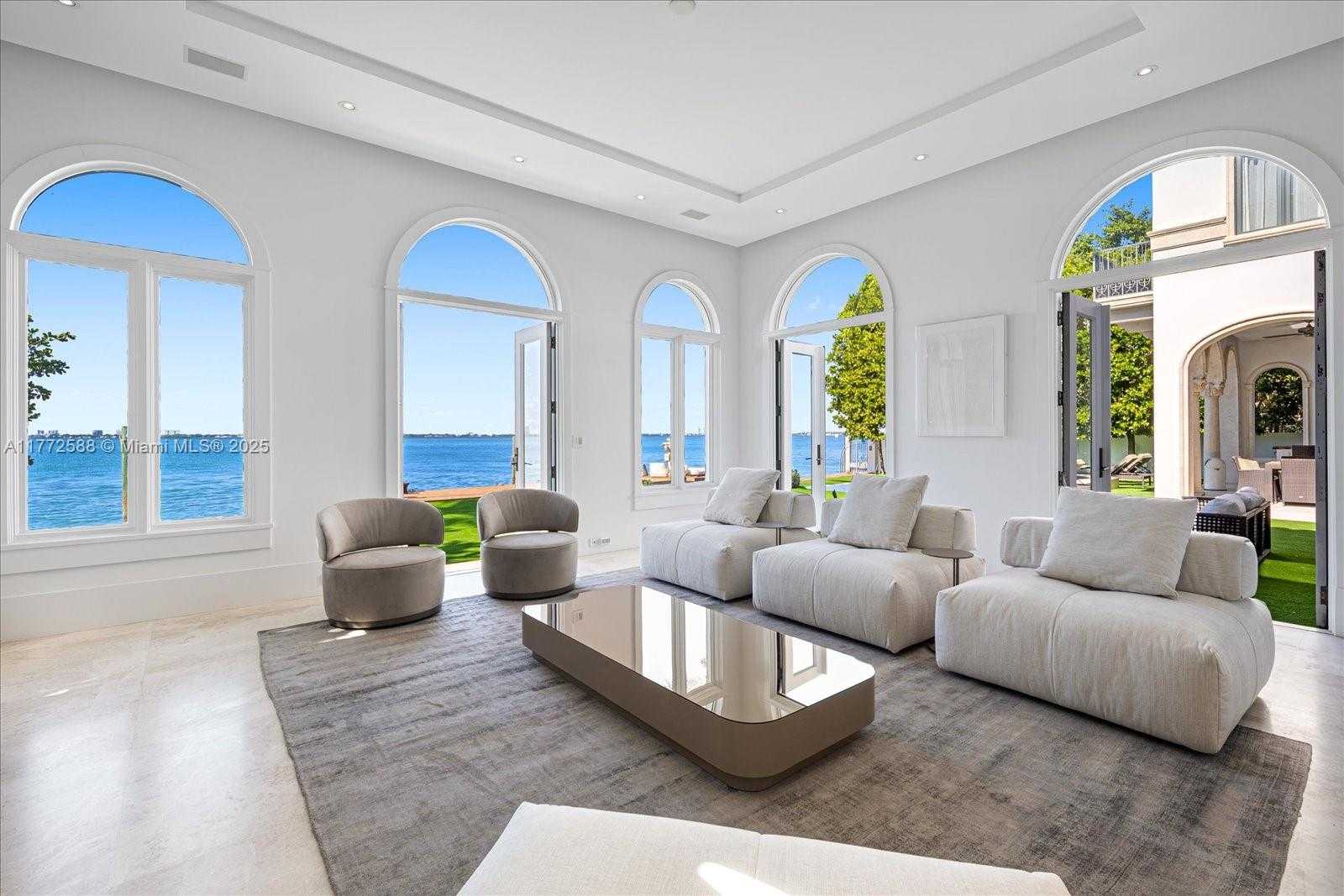 Small Image of 4340 NORTH BAY RD, Miami Beach Number 12