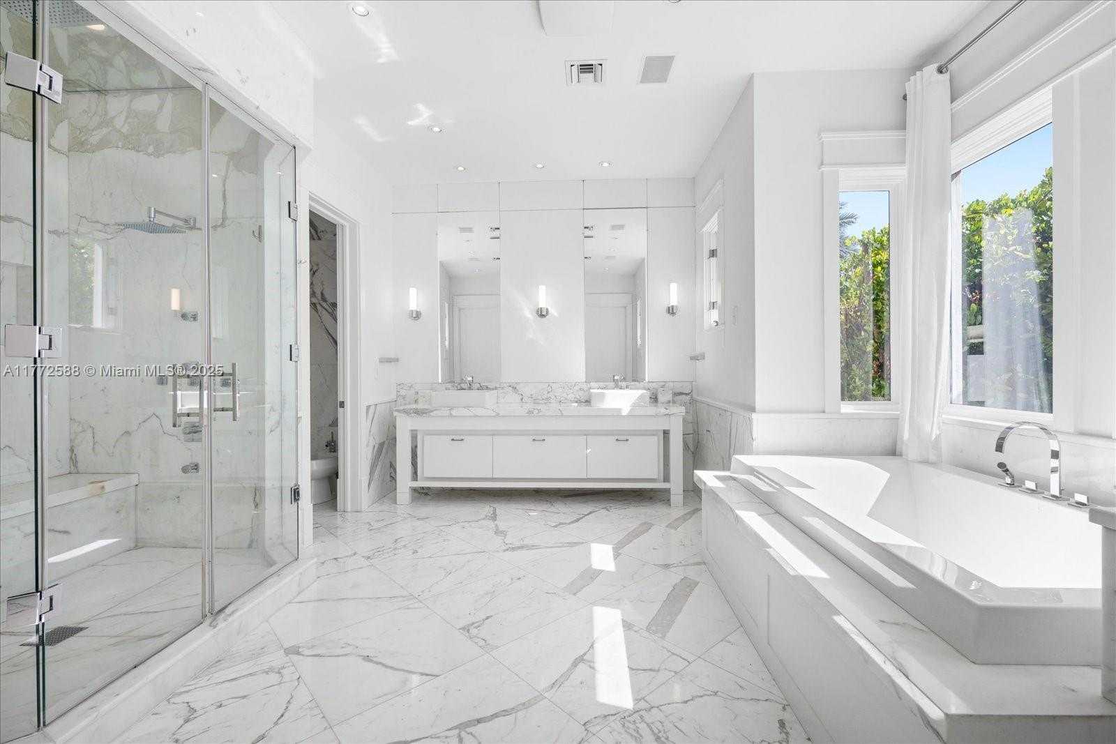 Small Image of 4340 NORTH BAY RD, Miami Beach Number 28
