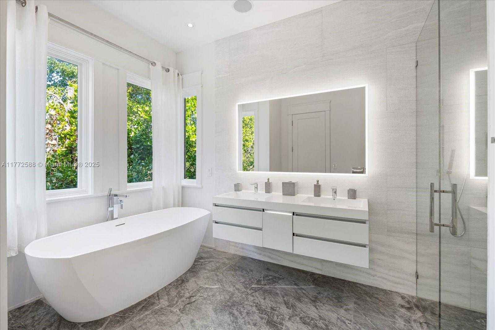 Small Image of 4340 NORTH BAY RD, Miami Beach Number 31